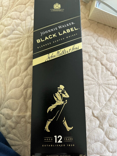 尊尼获加（JOHNNIE WALKER）洋酒 黑牌黑方 12年苏格兰调和型威士忌700ml无盒 晒单图