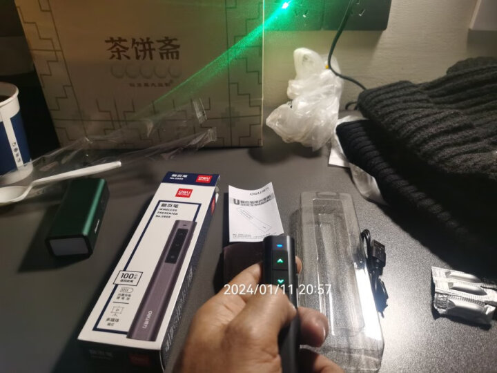 得力(deli)激光笔 可充电双尾插接口教鞭ppt翻页幻灯片遥控激光翻页笔 演讲笔无线演示器 红光 白2801 晒单图