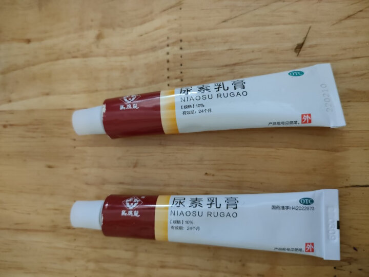 马应龙 尿素乳膏10%10g/盒 皮肤干燥起皮 手足皲裂 脱皮 化型手足癣 脚后跟干裂修复膏 晒单图