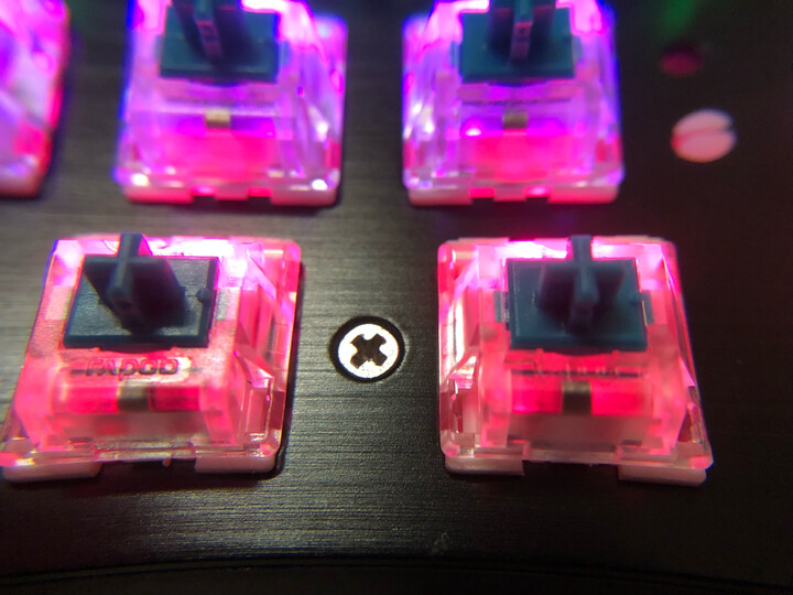 雷柏(Rapoo) V500PRO 104键混光机械键盘 游戏键盘 吃鸡键盘 背光键盘 电脑键盘 笔记本键盘 黑色 红轴 晒单图