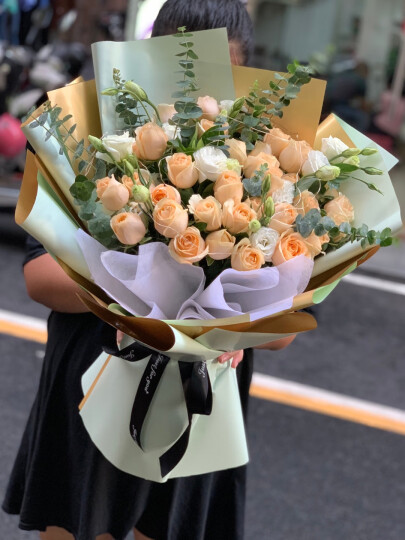 领香鲜花速递33朵香槟玫瑰花束送老婆女友生日礼物表白全国同城配送 11朵香槟11朵白百合花束 晒单图