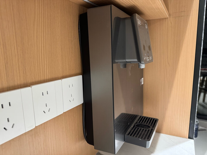 线管机颜值还可以，和装修风格还是可以搭配，双11买的，价格还可以接受，用了几天，基本上能满足日常需求