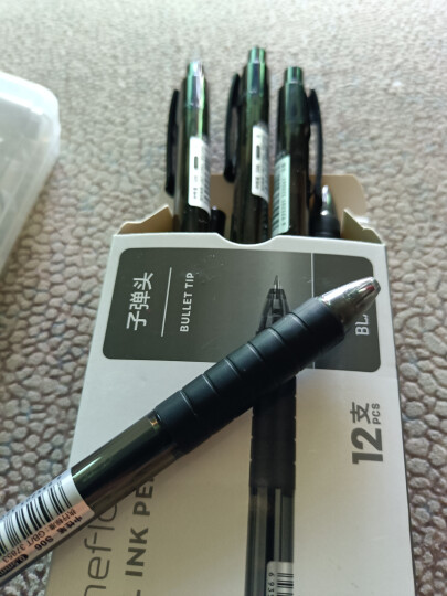 得力(deli)中性笔签字笔 0.5mm子弹头水笔按动笔 办公用品 黑色 12支/盒S06 晒单图