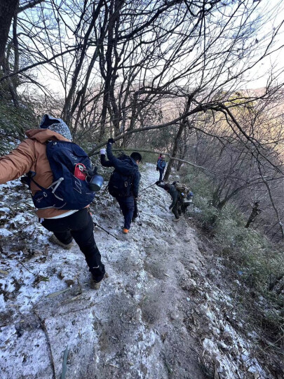 魔铁（MOTIE）防滑鞋套冰爪 户外雪地钉儿童成人登山攀岩装备便携冰抓10齿雪爪 升级钨钢款8齿L码（40-45码鞋） 晒单图