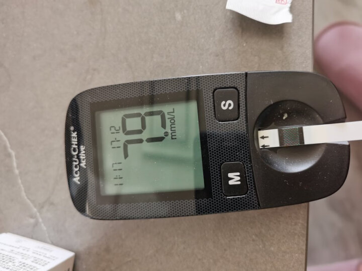 罗氏（ROCHE）血糖仪家用活力型医用测试血糖仪（内附25片试纸+25支采血针） 晒单图