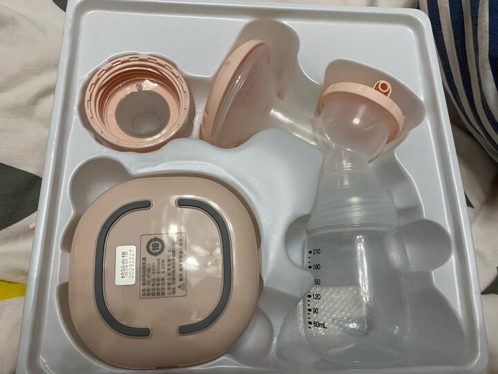 新贝吸奶器