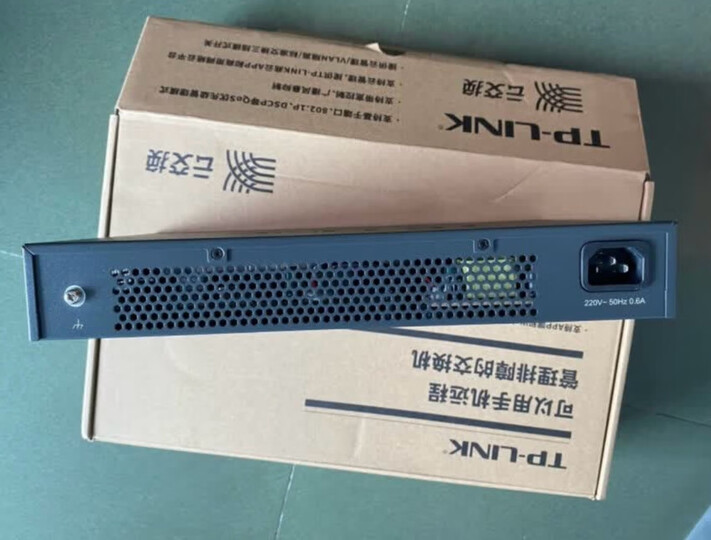 普联（TP-LINK） 8口千兆交换机 企业级交换器 监控网络网线分线器 分流器 兼容百兆 TL-SG1008M 晒单图