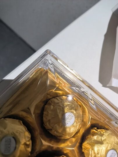 费列罗(FERRERO)榛果威化糖果巧克力制品 婚庆喜糖 国庆团聚送礼 32粒礼盒装400g（新老款随机发货） 晒单图