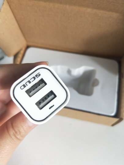 飞毛腿(SCUD)SC-622 双USB/2.1A输出 车载充电器 苹果三星手机通用型汽车充 银色 晒单图