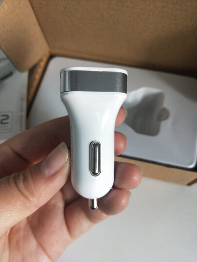 飞毛腿(SCUD)SC-622 双USB/2.1A输出 车载充电器 苹果三星手机通用型汽车充 银色 晒单图