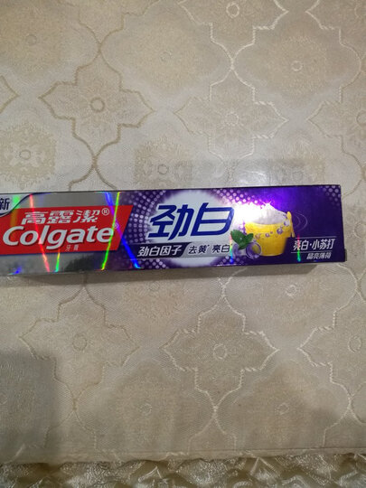 高露洁(Colgate) 劲白茉莉白茶 美白牙膏 180g 清新口气 (新老包装随机发) 晒单图