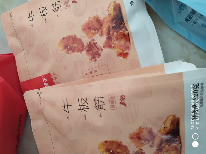 良品铺子 麻辣棒棒卷 80后怀旧辣片 儿时休闲辣条味零食小吃 素食火辣味100g 晒单图