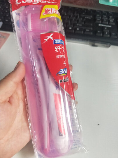 高露洁(Colgate) 便携式旅行套装 (备长炭深洁牙膏40g+护龈牙刷) (颜色随机发放) 晒单图