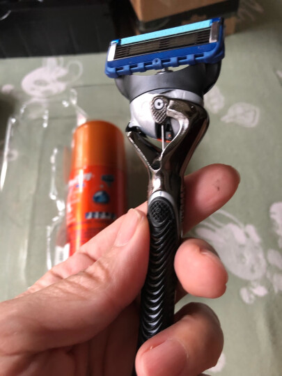 吉列（Gillette） 剃须刀刮胡刀手动 锋隐致顺超值尊享装（1刀头1刀架+70g啫喱） 晒单图