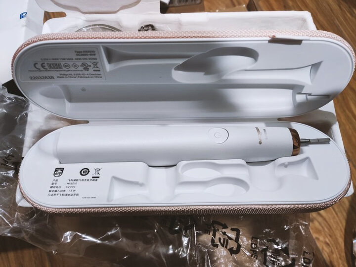飞利浦（PHILIPS）电动牙刷成人情侣款520情人节礼物钻石系列金钻 含刷头*2+充电旅行盒+充电玻璃杯白金色HX9312 晒单图