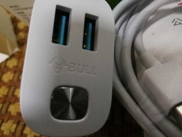 公牛（BULL）U212T自动防过充插头/自动断电充电器/双USB接口总输出2.4A充电头/可折叠插脚 晒单图