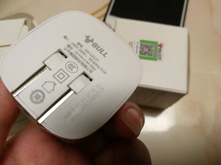 公牛(BULL)U212T自动防过充插头/自动断电充电器/双口充电USB2.4A双输出 晒单图