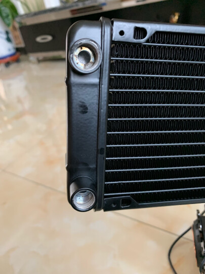 Thermaltake（Tt）Pacific PR22-D5 W 水箱水泵（300ml水箱/4.8m扬长/D5水泵/5段调速/铝隔音罩/ 防震底座） 晒单图