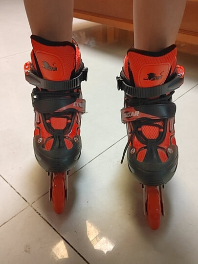 美洲狮（COUGAR）轮滑鞋儿童闪光溜冰鞋男女滑冰旱冰鞋女轮滑鞋男童 黑红单闪套装 M(可调31-36码) 晒单图