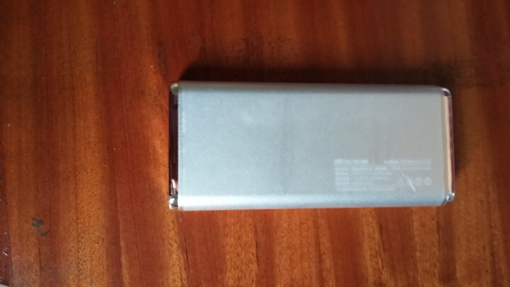 飞毛腿 M100 超薄聚合物 移动电源/充电宝 10000毫安 银色 双USB输出 适用于苹果/三星/华为/小米 晒单图