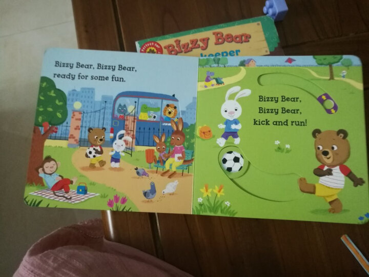 Bizzy Bear: Dinosaur Safari  进口新奇特玩具书 晒单图