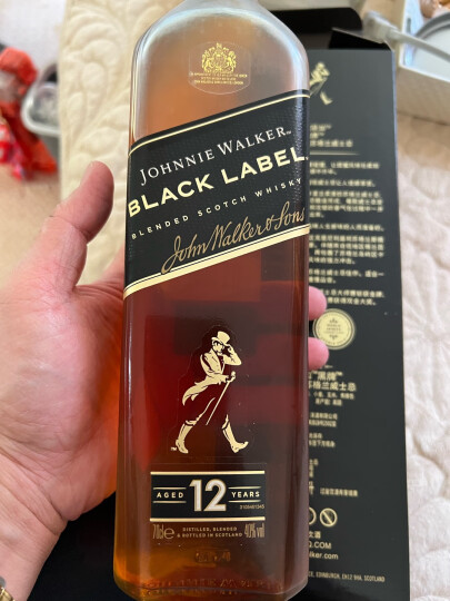 尊尼获加（JOHNNIE WALKER）洋酒 黑牌黑方 12年苏格兰调和型威士忌700ml无盒 晒单图