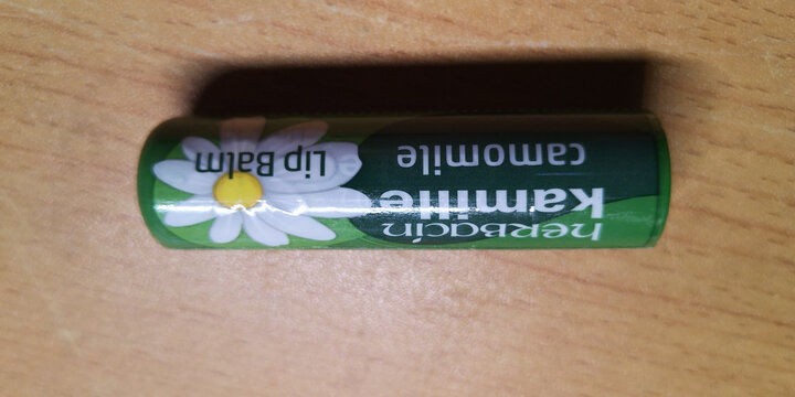 德国 贺本清小甘菊修护唇膏4.8g/支 防止干裂 滋润保湿 润唇膏 晒单图