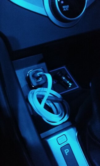 飞利浦（PHILIPS）车载充电器 点烟器车充头 DLP2018  一拖二 3.1A双USB快充 LED灯 苹果/华为/小米等通用 晒单图