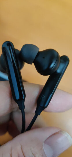 三星(SAMSUNG)U Flex 弹力项圈蓝牙无线运动耳机(黑色) 颈挂式 磁吸入耳式 手机音乐游戏耳机 晒单图