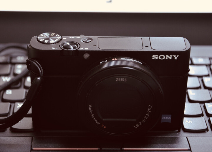 索尼(SONY)RX100M3 黑卡数码相机Vlog拍摄 1英寸大底(蔡司24-70mm F1.8-2.8镜头 WiFi/翻转屏 黑卡3) 晒单图