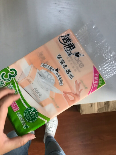 洁柔(C&S)抽纸 粉Face 柔韧3层120抽面巾纸*18包(无香M号纸巾 面子系列可湿水 婴儿用纸) 整箱销售 晒单图