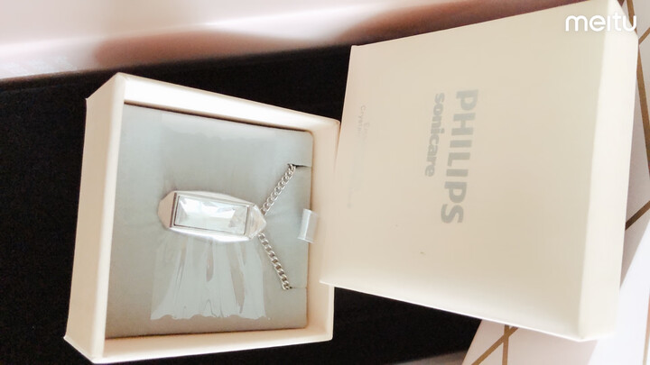 飞利浦(PHILIPS) 电动牙刷 成人声波震动钻石系列(自带刷头*2+充电旅行盒+充电玻璃杯) 粉钻HX9362/67 晒单图