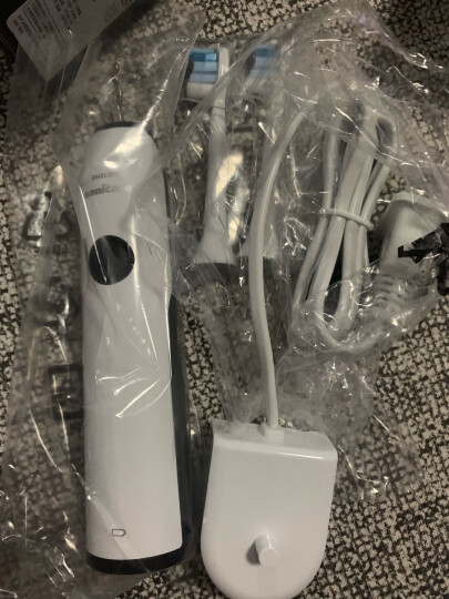 飞利浦电动牙刷成人情侣款全自动充电式 牙龈护理型 自带2支刷头  黑白色HX3226/51（新老包装随机发货） 晒单图