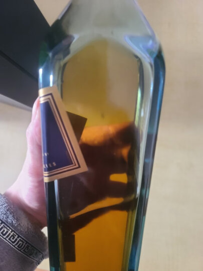 尊尼获加（JOHNNIE WALKER）黑牌 醇黑 苏格兰 调和型威士忌洋酒 700ml（无盒版） 晒单图