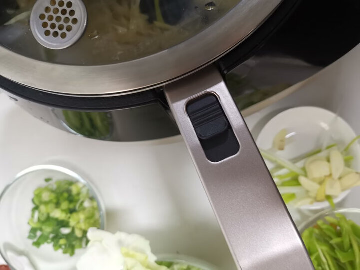 美的(Midea)电磁炉 410mm大面板 电磁灶匀火188mm大线圈盘 十档火力 C21-WT2112T(赠欧式汤锅+渗氮炒锅) 晒单图