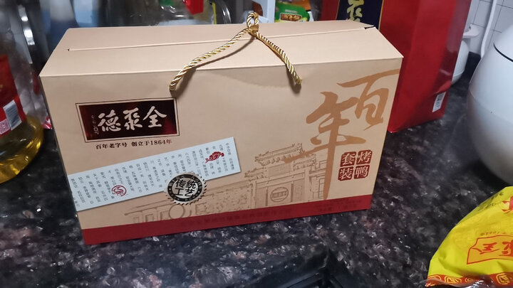 全聚德 北京烤鸭百年经典礼盒鸭饼酱套装1380g免邮 五香烤鸭1000g