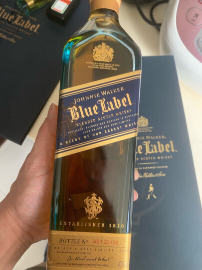 尊尼获加（JOHNNIE WALKER） 宝树行 尊尼获加蓝牌750ml  调配型 苏格兰威士忌原装进口洋酒 晒单图