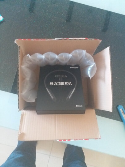 三星(SAMSUNG)U Flex 弹力项圈蓝牙无线运动耳机(黑色) 颈挂式 磁吸入耳式 手机音乐游戏耳机 晒单图