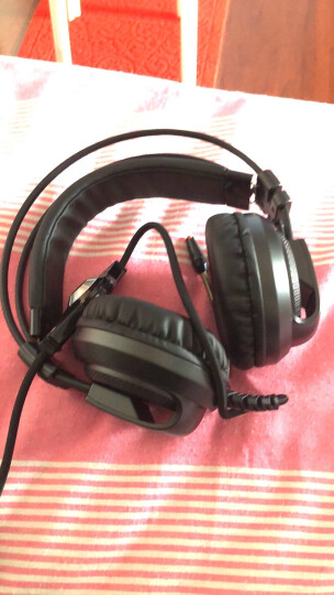 西伯利亚(XIBERIA)V10 游戏耳机头戴式 电脑耳机带麦 电竞耳麦 发光震动  灰色 晒单图