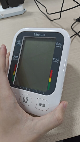 艾蒂安 电子血压计 血压仪 家用  全自动血压测量仪器 智能加压 背光大屏 真人语音 误动提示 测量曲线款AS-35J 晒单图