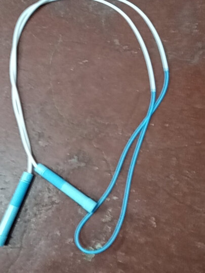 沙式跳绳轻便不易打结，比竹节绳效率高速度快，小朋友很喜欢。