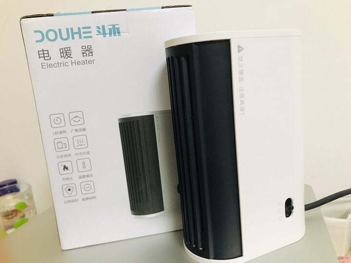 京选DHQN06白色：“取暖器收到了，物流很快包装也很严实。 外观设计小巧精致，放置方便不占地方，有两档可以调节，摇头设计。...” 京东