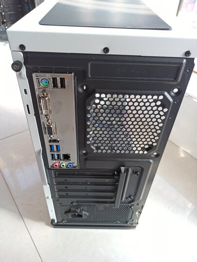 华擎(ASRock)A320M-HDV主板 + AMD 锐龙 3 2200G 处理器 (r3)板U套装 晒单图
