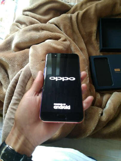 漂亮吧,手感也非常不错,就是没附赠钢化膜,跑了