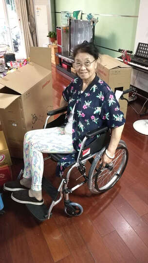 鱼跃(YUWELL)轮椅 加强铝合金 折背便携 H053C 免充气轻便老年残疾人代步车手动轮椅车 晒单图
