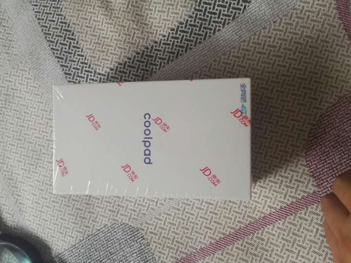 酷派5267:屏幕大,可以设置老人模式,字体大,价