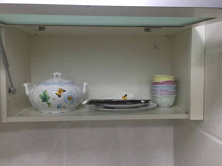 亿嘉餐具套装:京东的配送真给力,下午拍的,晚