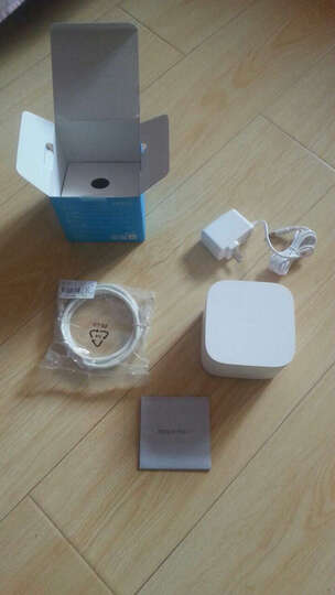 华为荣耀路由X1:东西包装特别好,打开之后简