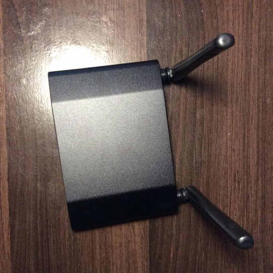 极路由(HiWiFi)硬盘版无线智能路由器--外观和