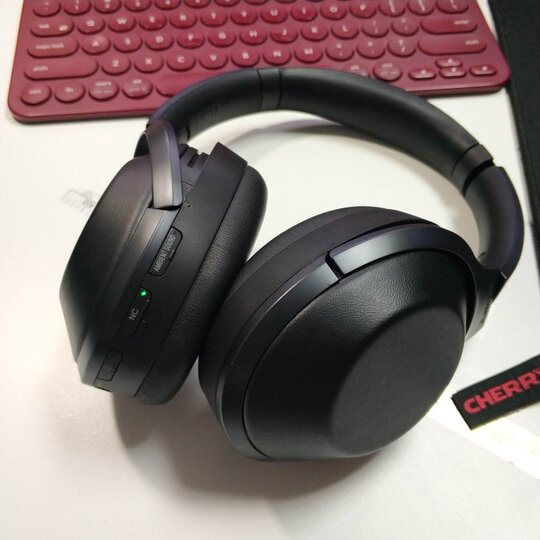 索尼WH-1000XM2:由于我女票有爱国情结,我